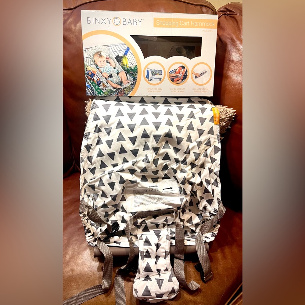 Binxy Baby Shopping Cart Hammock - Black and White Triangle